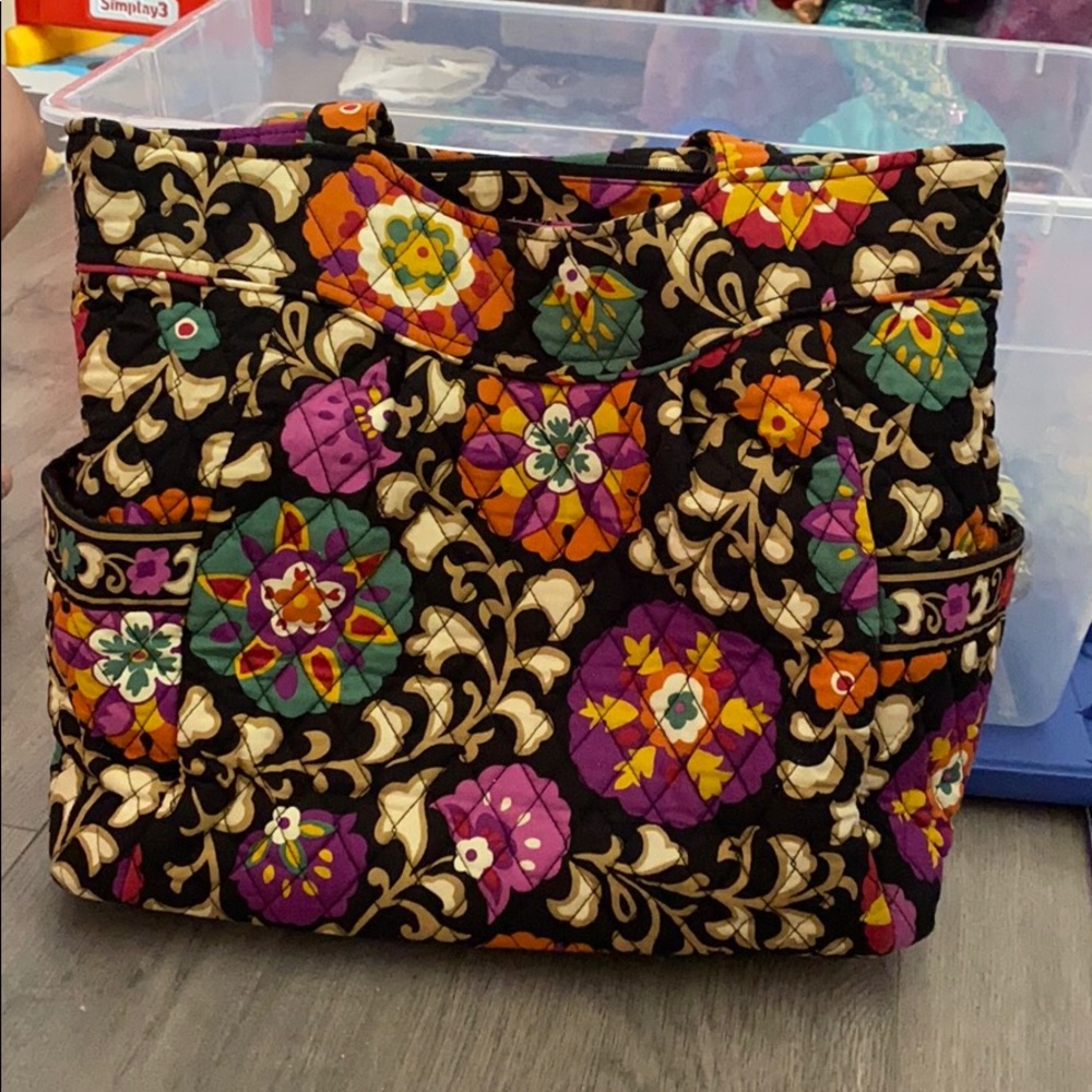 Vera Bradley large tote with side pockets